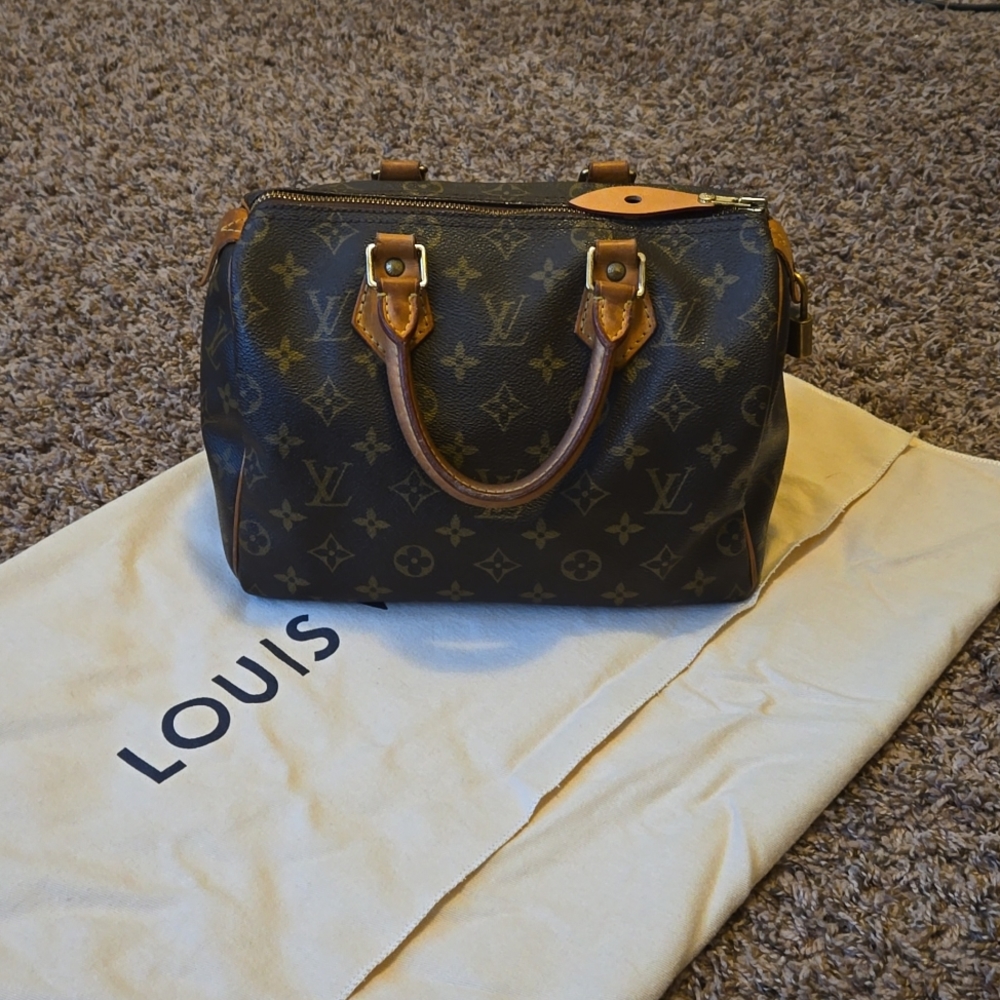 Louis Vuitton Monogram Speedy 25